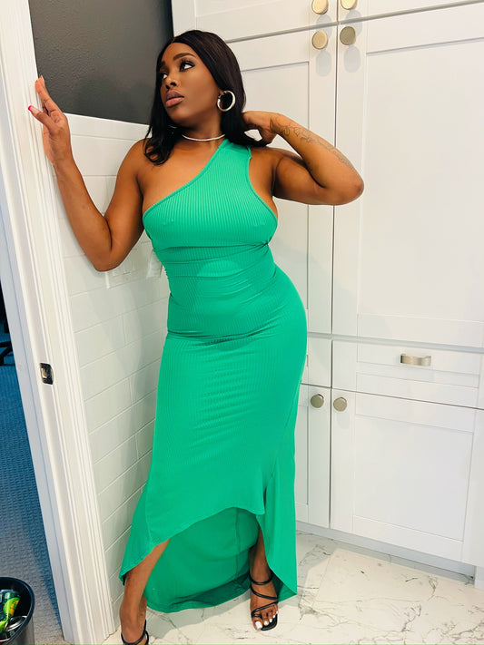 Shaya Ring Gown x Green